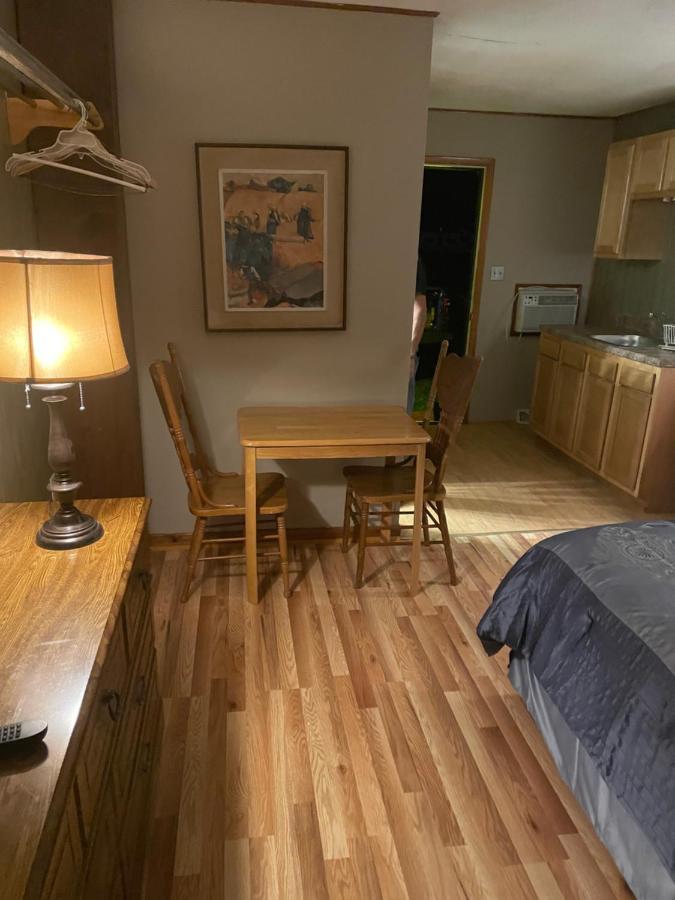 East Durham Michael Dee'S Motel المظهر الخارجي الصورة