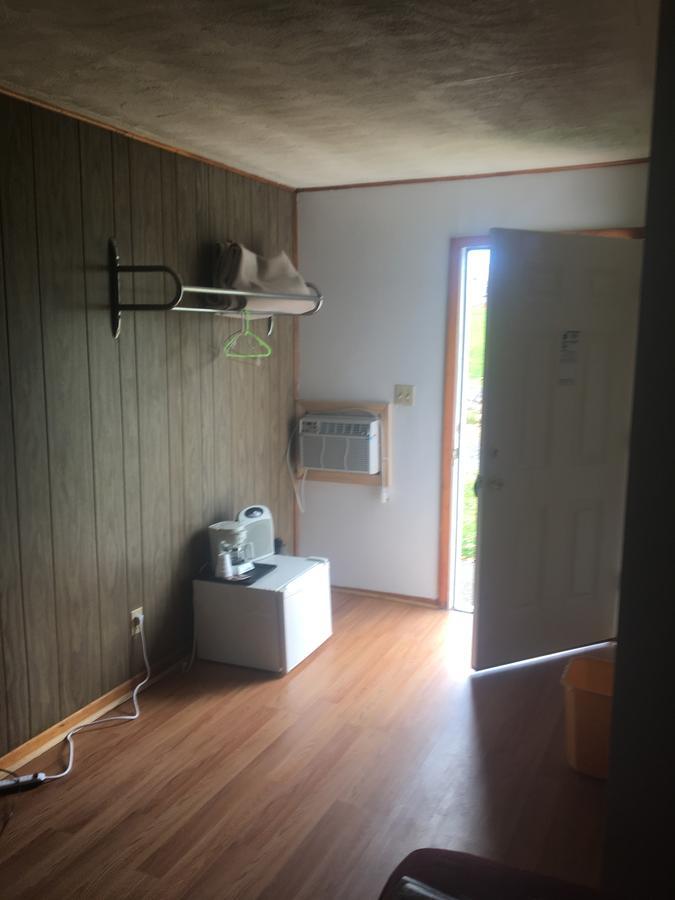 East Durham Michael Dee'S Motel المظهر الخارجي الصورة