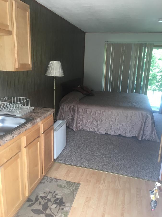 East Durham Michael Dee'S Motel المظهر الخارجي الصورة
