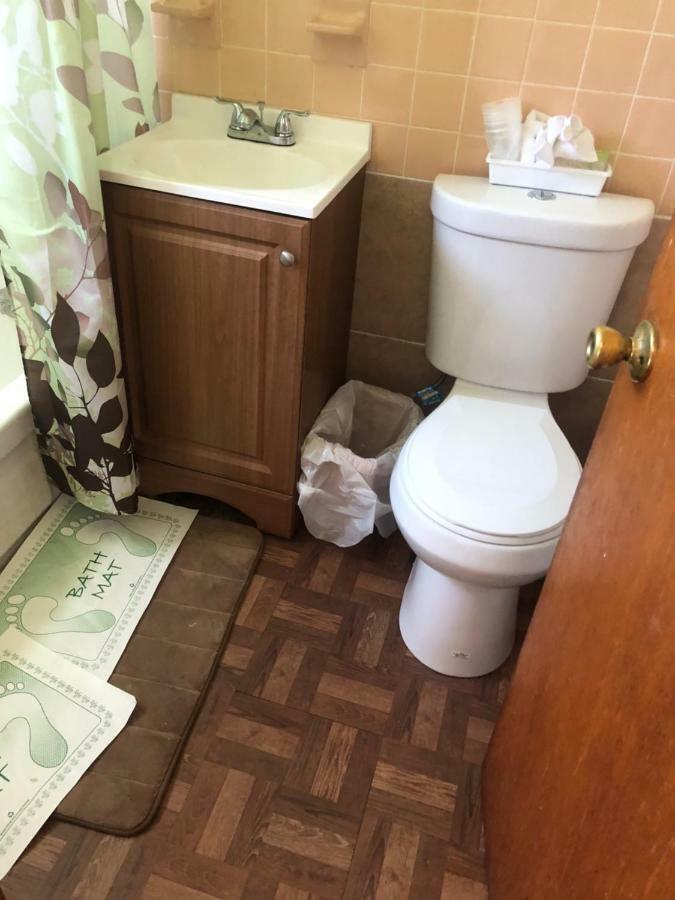 East Durham Michael Dee'S Motel المظهر الخارجي الصورة