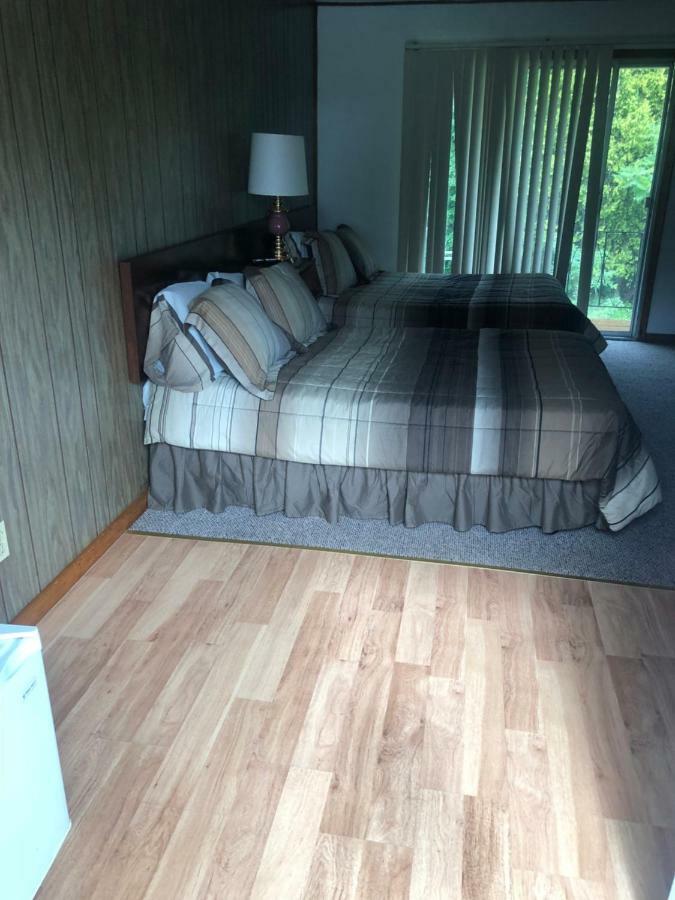 East Durham Michael Dee'S Motel المظهر الخارجي الصورة