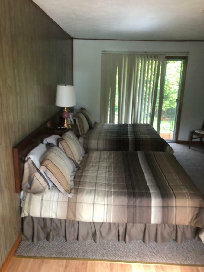 East Durham Michael Dee'S Motel المظهر الخارجي الصورة